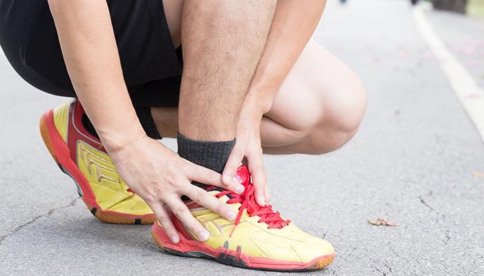 Achilles tendinitis - symptoms and causes