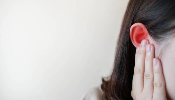 11 أفضل العلاجات المنزلية لألم الأذن
